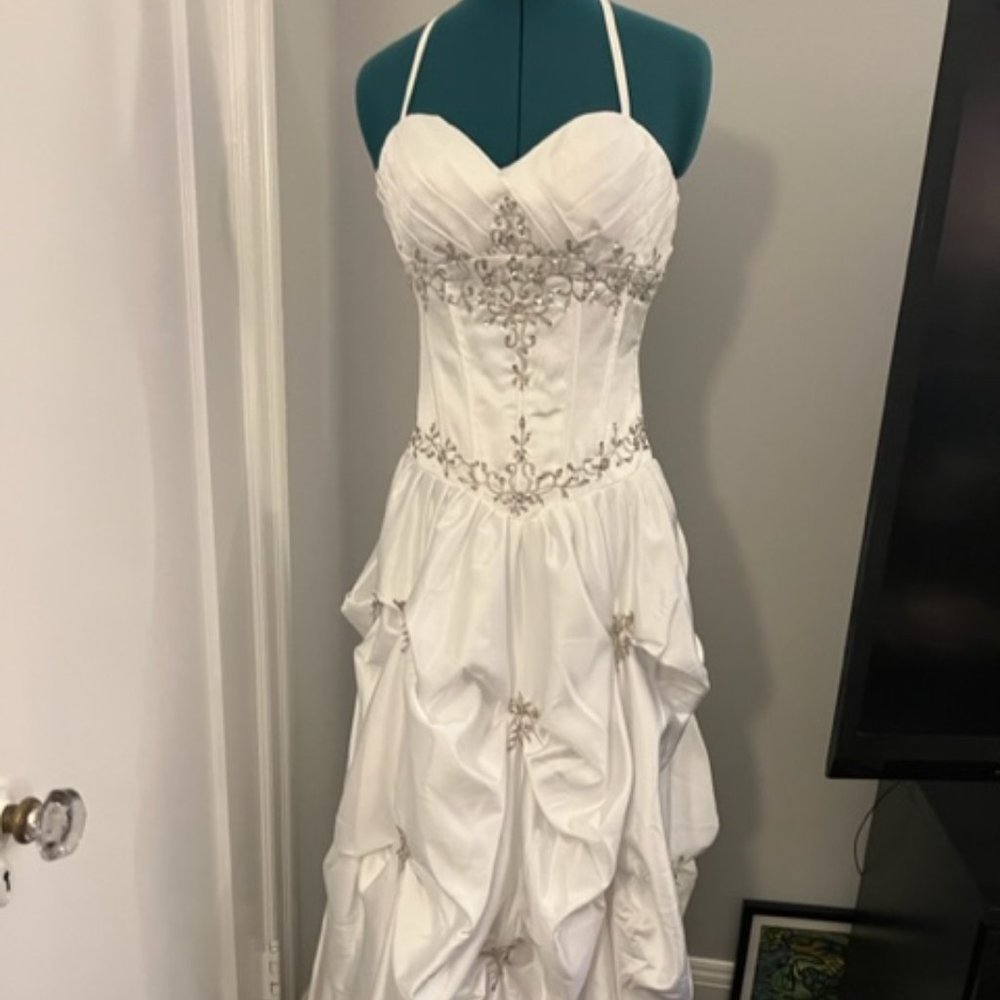Absolutely Beautiful White Wedding Dress with Rhinestone and silver detail